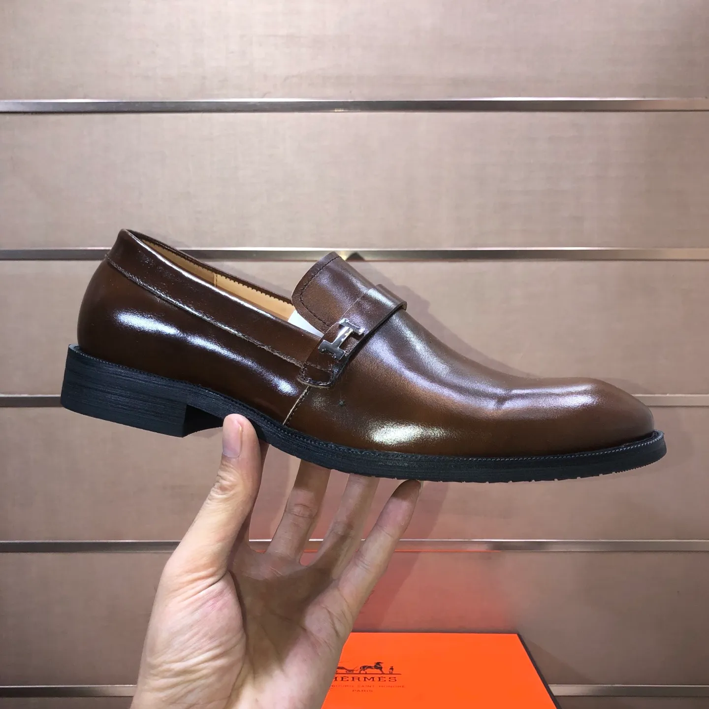 Men's Men's Shoes💰540💰[HERMES] (cowhide lining)🍀Italian top luxury🍀He does not pursue novel styles and gorgeous colors, but attracts the favor of successful men with his flawless, elegant and classic style. Formal leather shoes This very comfortable, simple and stable style allows you to easily match any style! The pattern is absolutely 1:1 refined from the original case, and we strive for excellence in materials, imported cowhide + cowhide lining💪💪💪extraordinary texture👍! .Code number: 39-45 (45 customized)